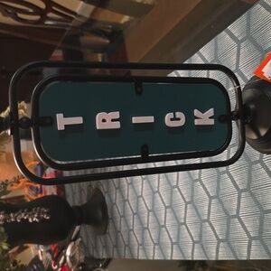 GREEN AND BLACK HALLOWEEN DECOR TRICK OR TREAT